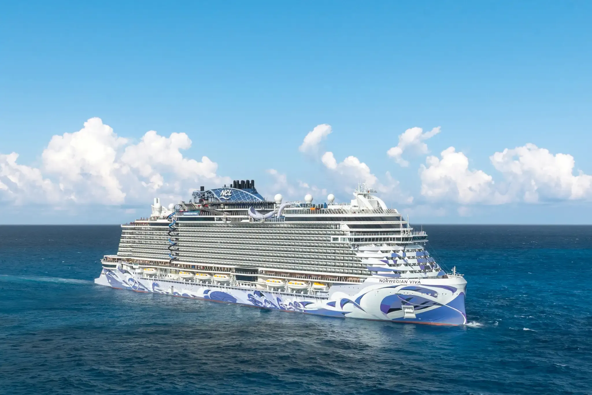 Norwegian Cruise Line Schiff mitten auf dem Meer