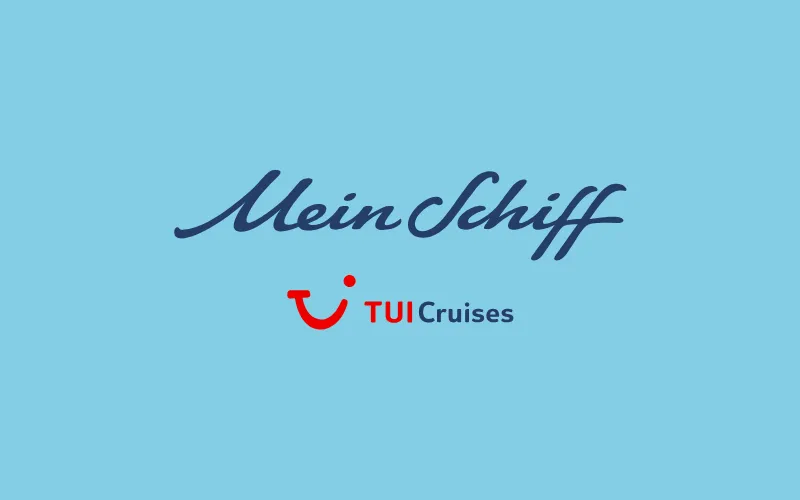 Bettina Zwickler vor einer Straußenfarm